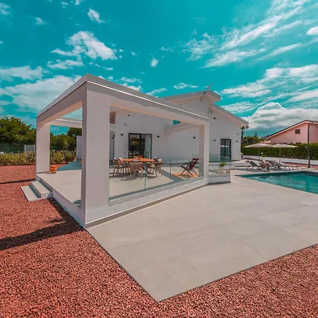 Willa Nahia Collection