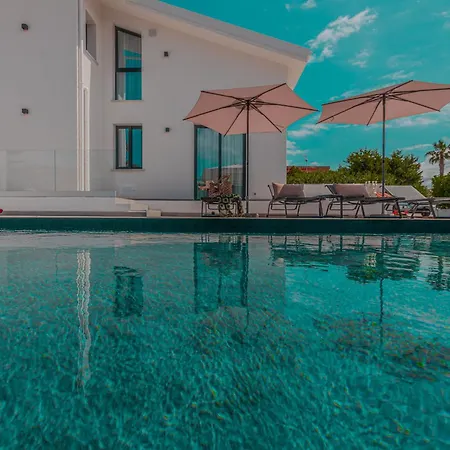 Villa Nahia Collection *
