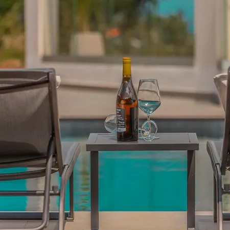 Villa Nahia Collection *