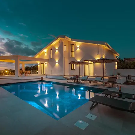 Villa Nahia Collection *